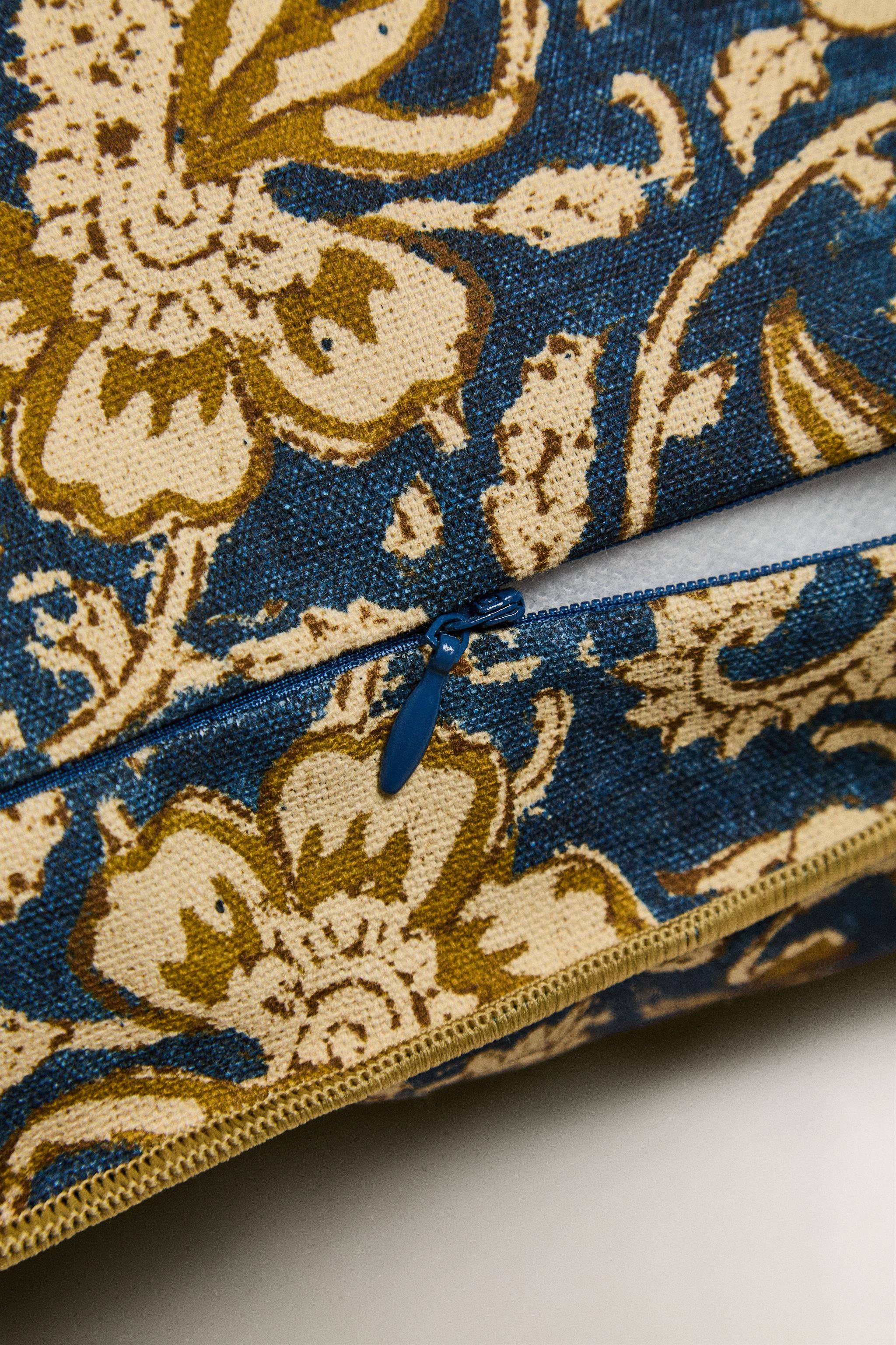 FLORAL PRINT THROW PILLOW COVER